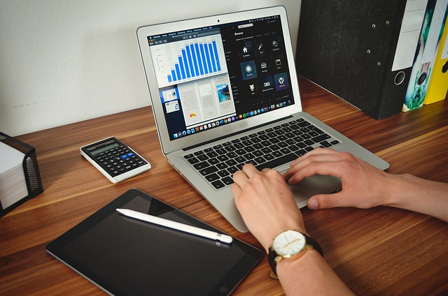 1764740590739149.jpg student-5224082_640.jpg